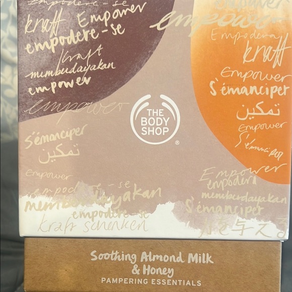 The Body Shop Almond Milk & Honey Essentials - Picture 2 of 3